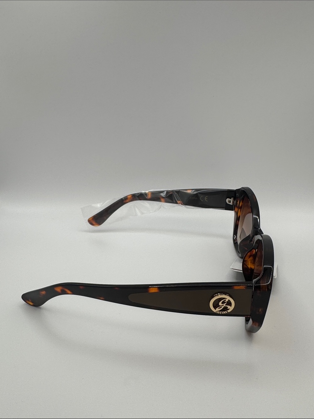 Charlies Tortoiseshell Cat-Eye Sunglasses with Brown Gradient Lenses - Picture 4 of 6